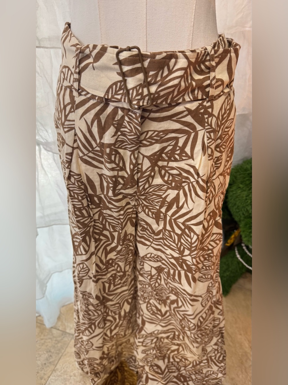 House of Harlow 1960 Beige and Brown Leaf Print Wide Leg Pants & Top Set - Picture 13 of 14